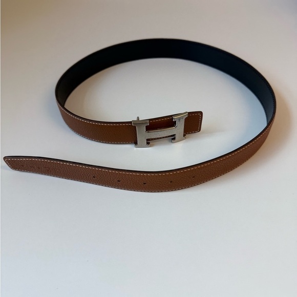 Hermes Women’s Reversible belt. Size 80. Excellent Condition. main image 5